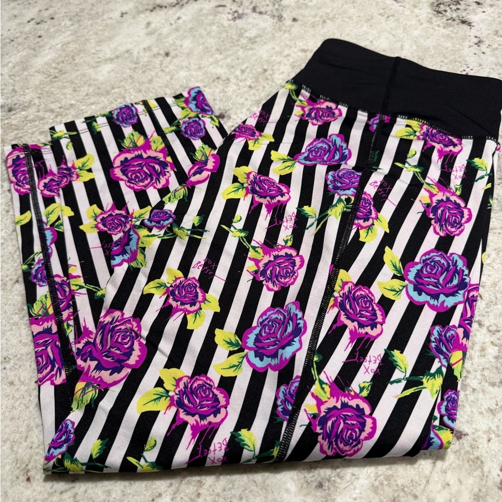Betsey Johnson Black and Floral Leggings size L